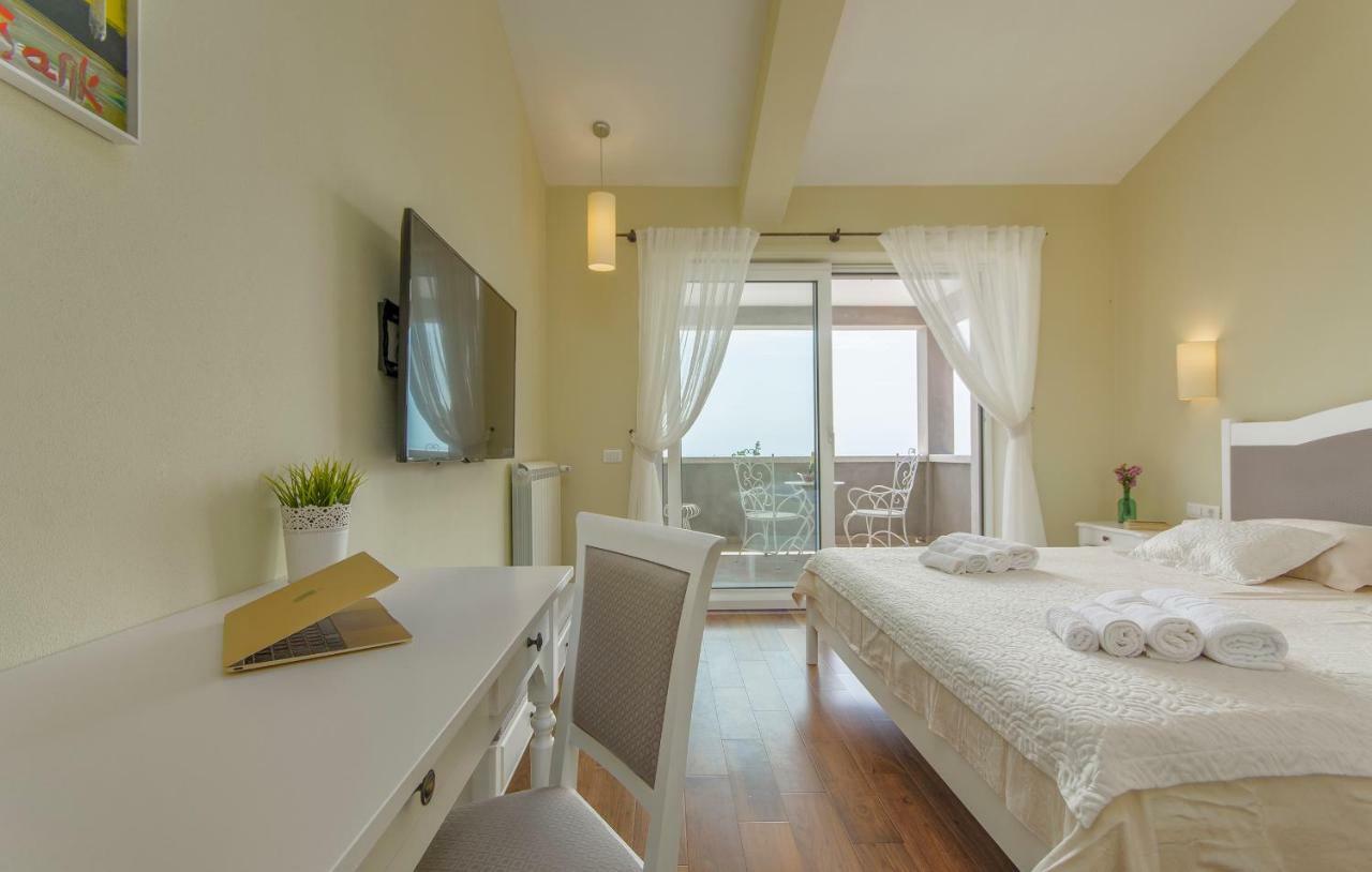 Villa Sterpazzi - Near Porec With Sea View, Private Jacuzzi, Sauna And Pool Višnjan Exterior foto