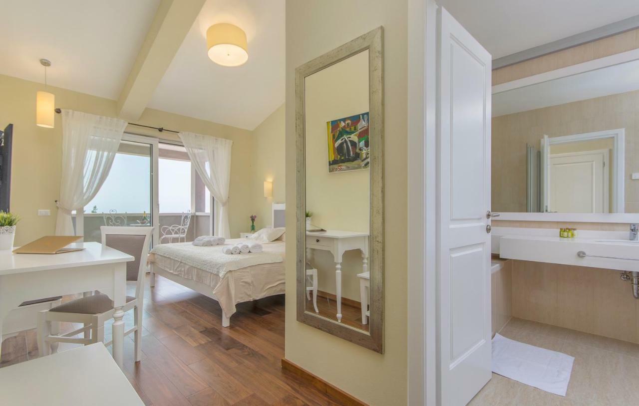 Villa Sterpazzi - Near Porec With Sea View, Private Jacuzzi, Sauna And Pool Višnjan Exterior foto