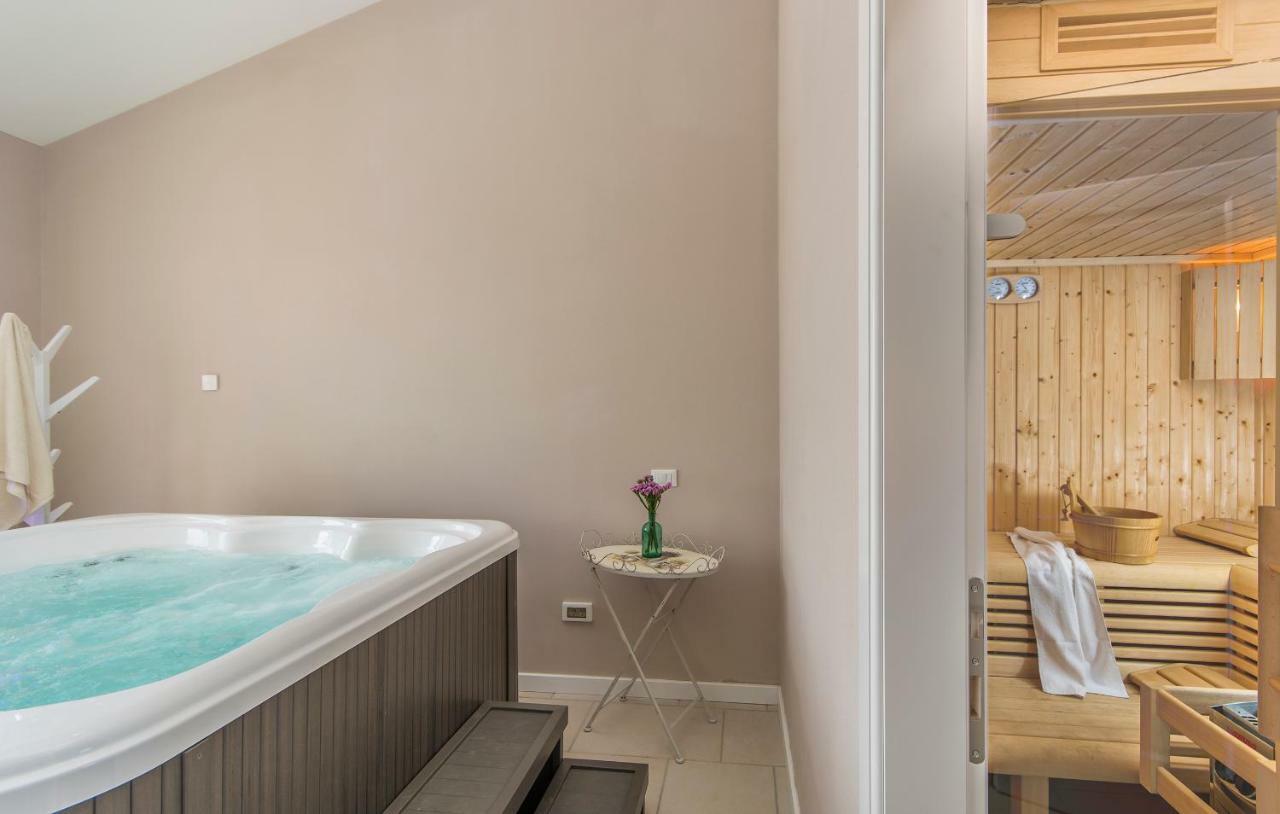 Villa Sterpazzi - Near Porec With Sea View, Private Jacuzzi, Sauna And Pool Višnjan Exterior foto